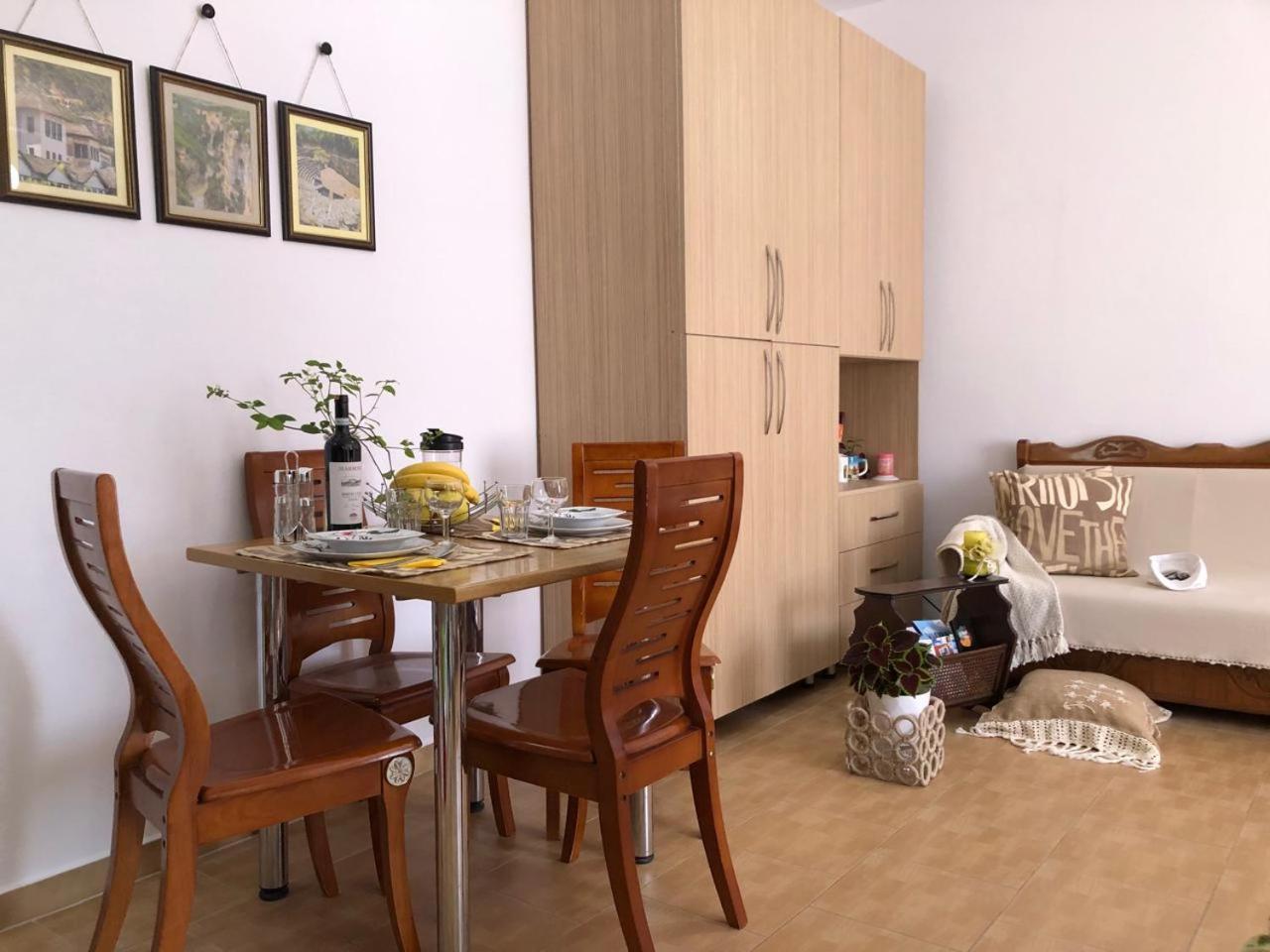 Studio Of Shpresa Влёра Экстерьер фото